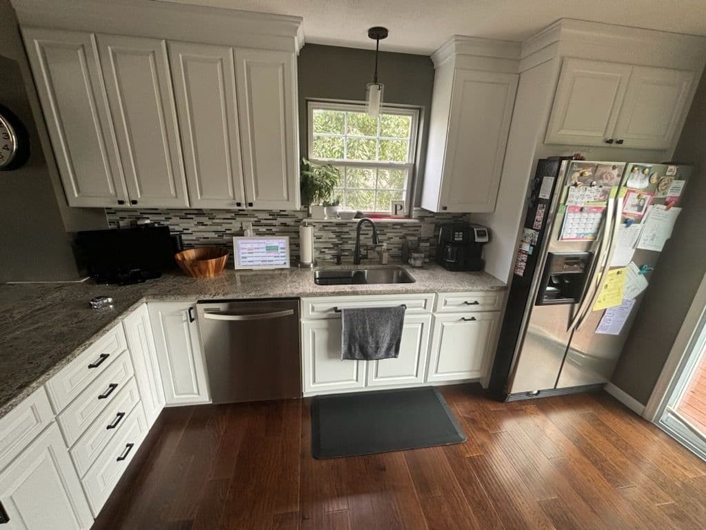 Gallery photos for Modern Kitchen Renovation with Sleek Design: Image #1