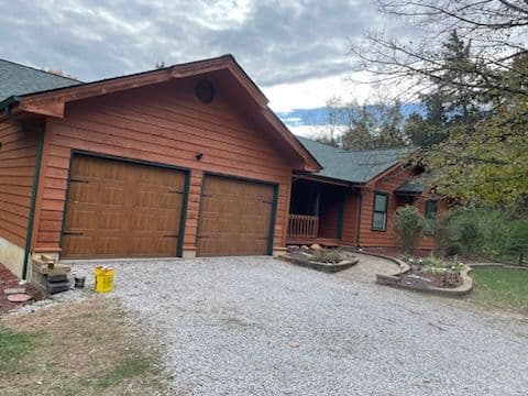 Gallery photos for Rustic Home Exterior and Deck Staining Perfection: Image #3